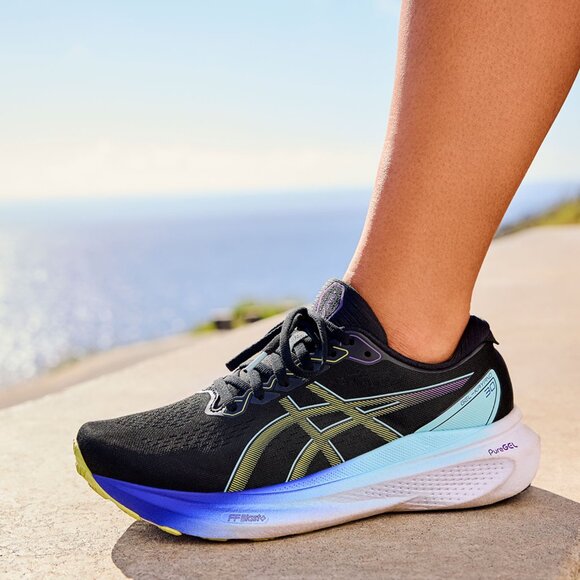 ASICS Women's GEL-Kayano 30 Shoe - Picture 2 of 5